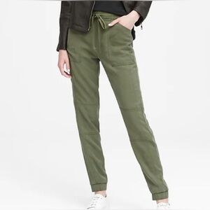 BANANA REPUBLIC Jogger Woman’s Pants with Pockets, 100% Lyocell